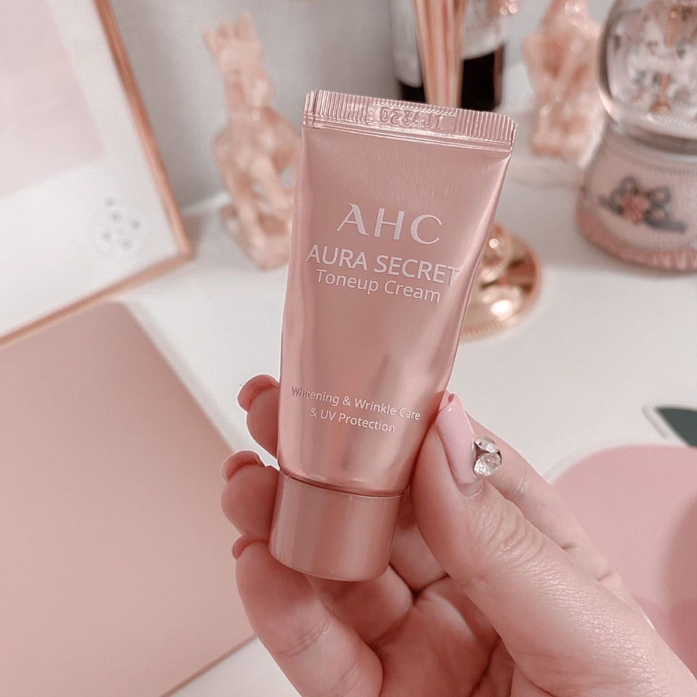 Krem dlailyugha -toniruющiй s эfektom si -yangenina aura secret tone up spf30+pa ++ 10g (touba)